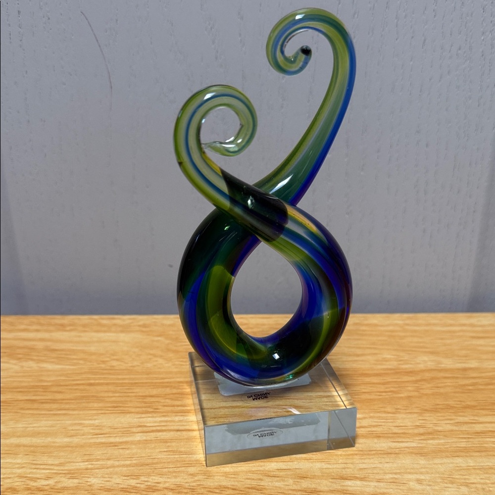 Elegant Twisting Glass Sculpture in Blue and Green - Picture 3 of 17